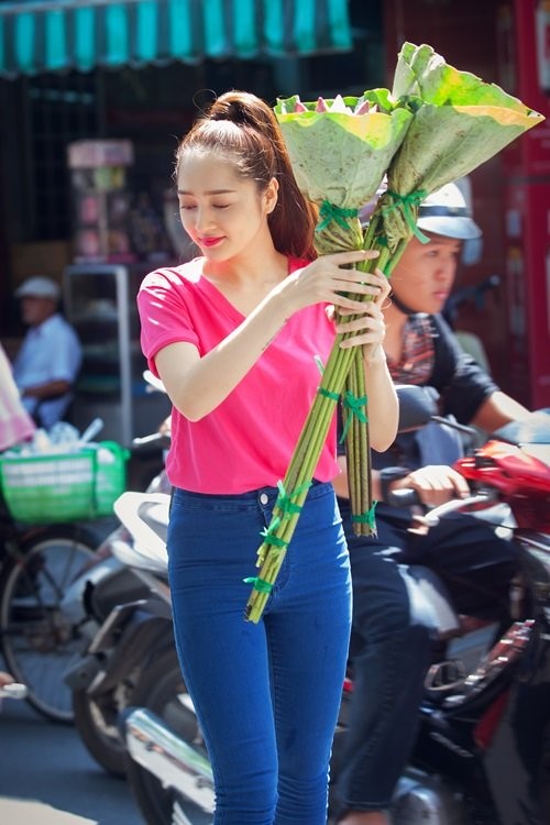 Sáng ngày 25/9,  ca sĩ Bảo Anh đã tham gia chương trình "Sống để yêu thương" với mục đích giúp đỡ một hoàn cảnh khó khăn.